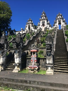 インドネシア バリ島郊外にある 天空寺院 ランプヤン寺院のご紹介です 名鉄観光 旅pad 世界の旅 日本の旅ブログ 海外旅行 国内旅行に関する情報をお届けします